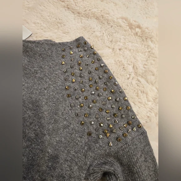 Sweater - Picture 2 of 4